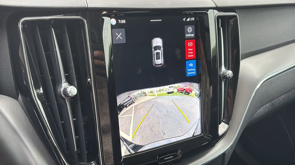 Used 2025 Volvo XC60 B5 Core AWD/4WD image 19