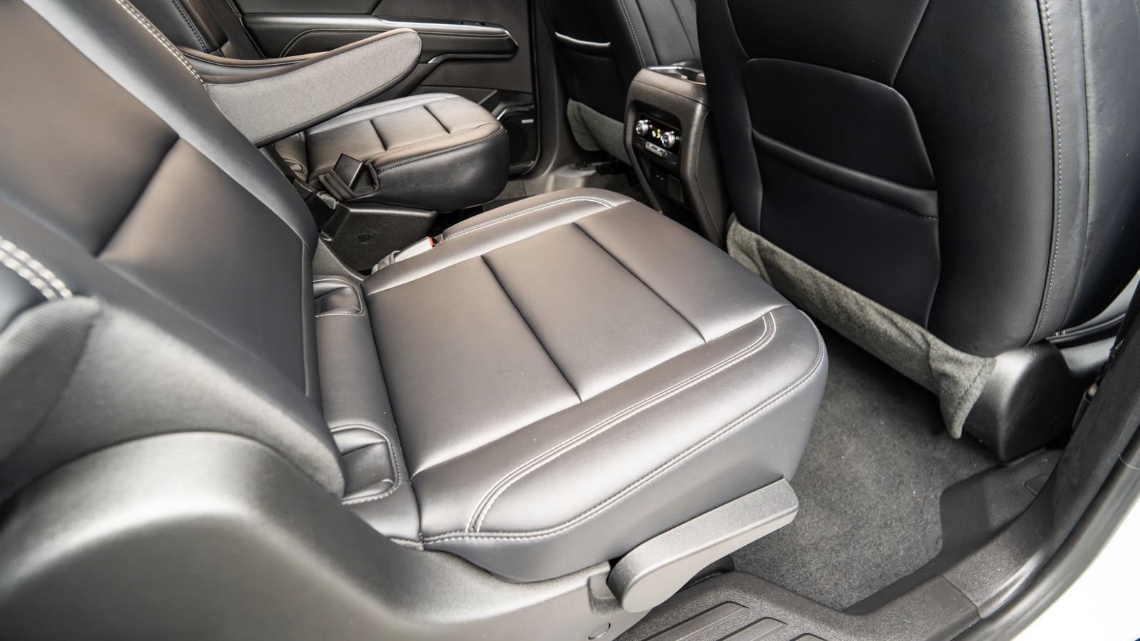 Used 2026 GMC Acadia Elevation w/ Elevation Premium Package FWD image 19