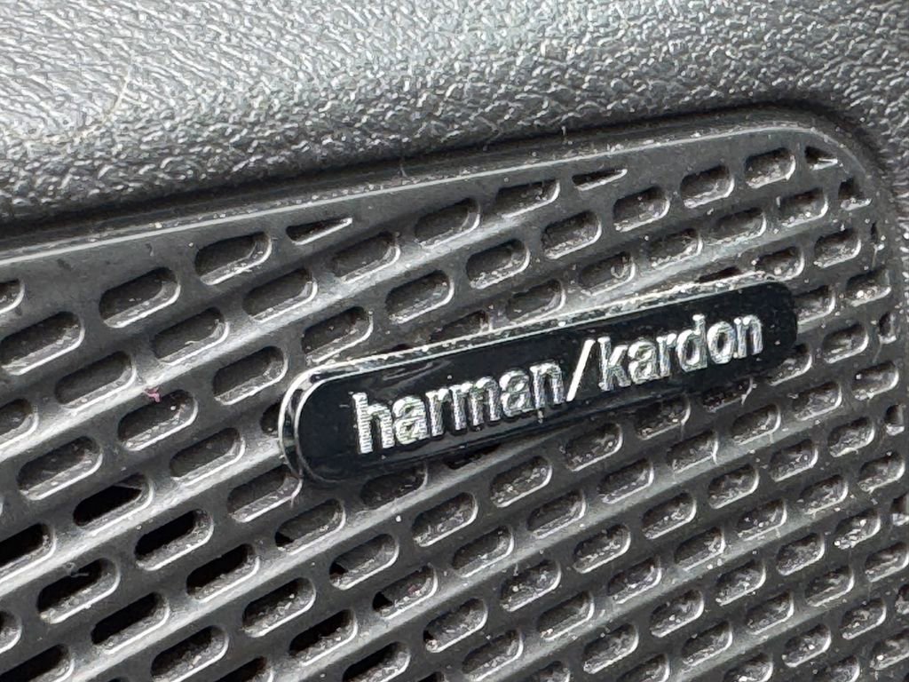 Used 2022 Chrysler Pacifica Limited w/ Uconnect Theater Family Group image 16