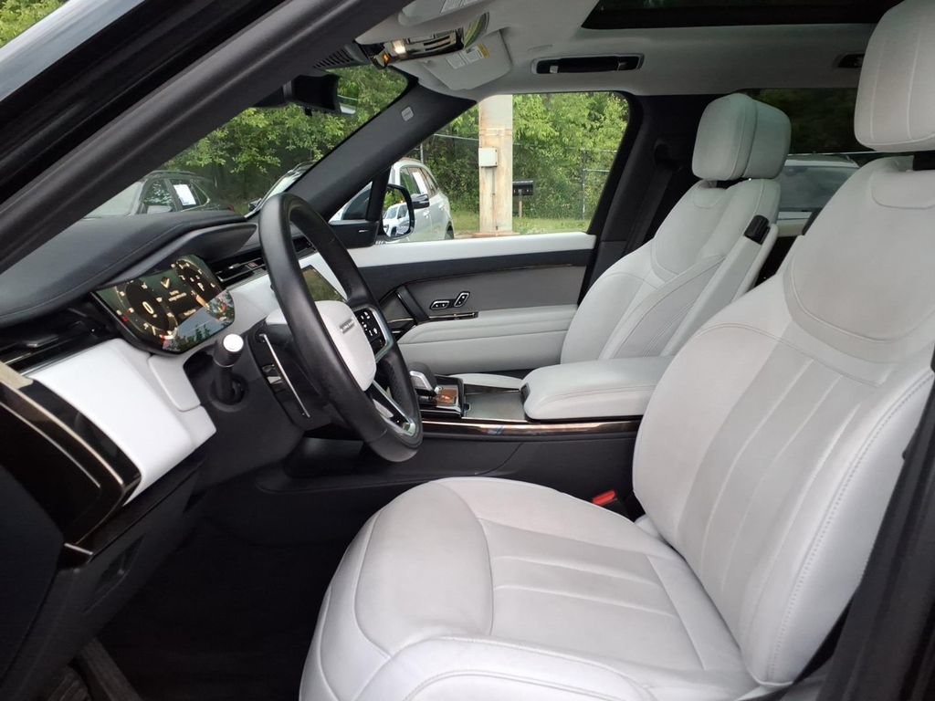 Used 2024 Land Rover Range Rover Sport SE AWD/4WD image 12