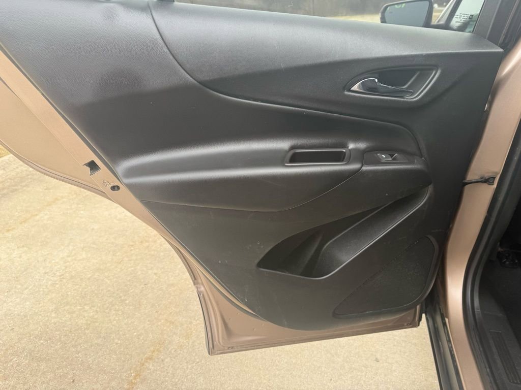 Used 2019 Chevrolet Equinox LT w/ Driver Convenience Package image 13
