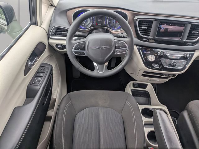 Used 2023 Chrysler Voyager LX FWD image 16