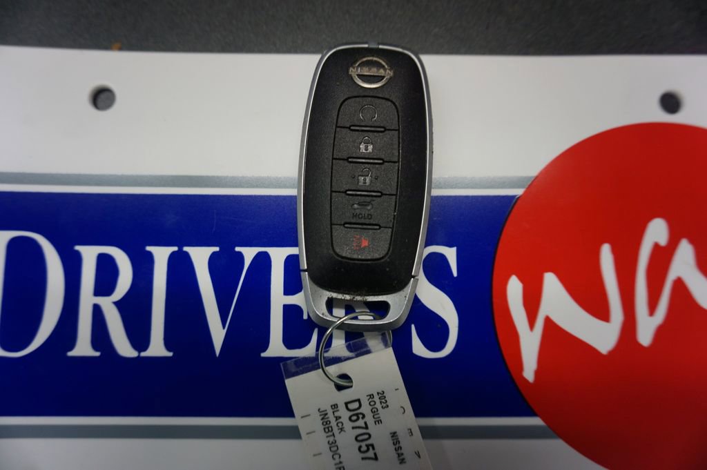 Used 2023 Nissan Rogue Platinum image 18