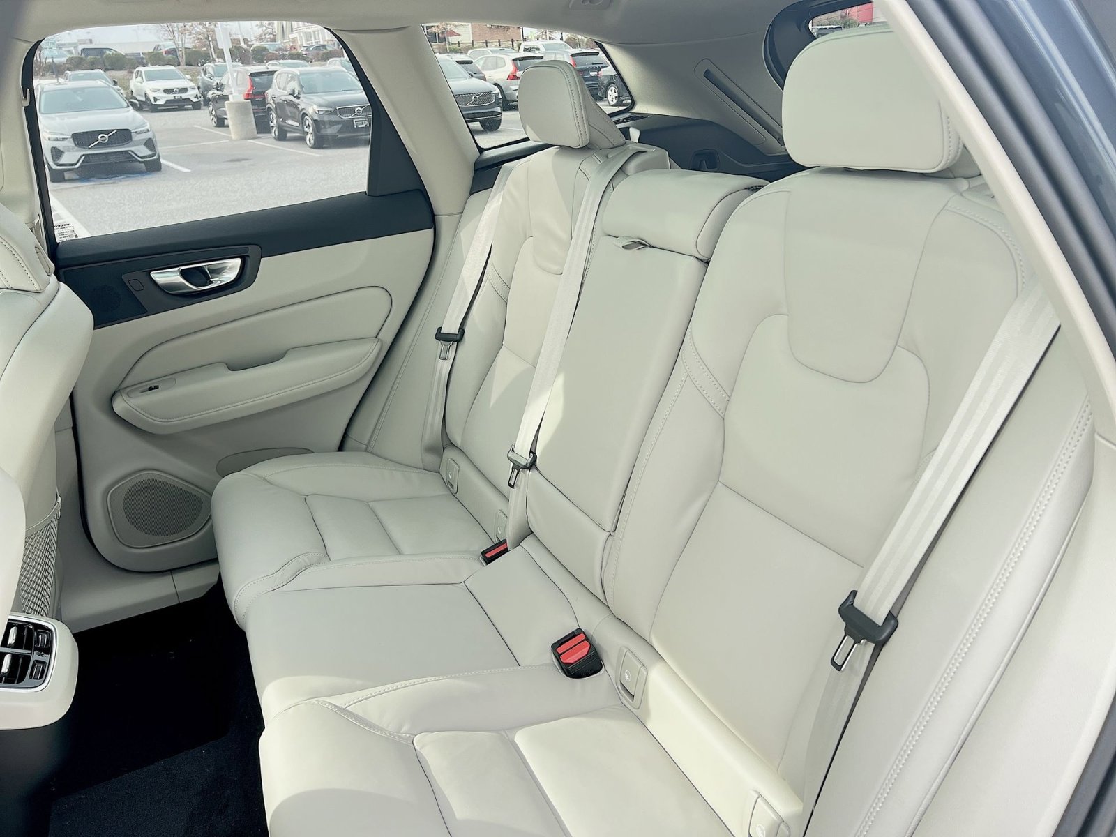 New 2026 Volvo XC60 B5 Ultra w/ Climate Package image 24