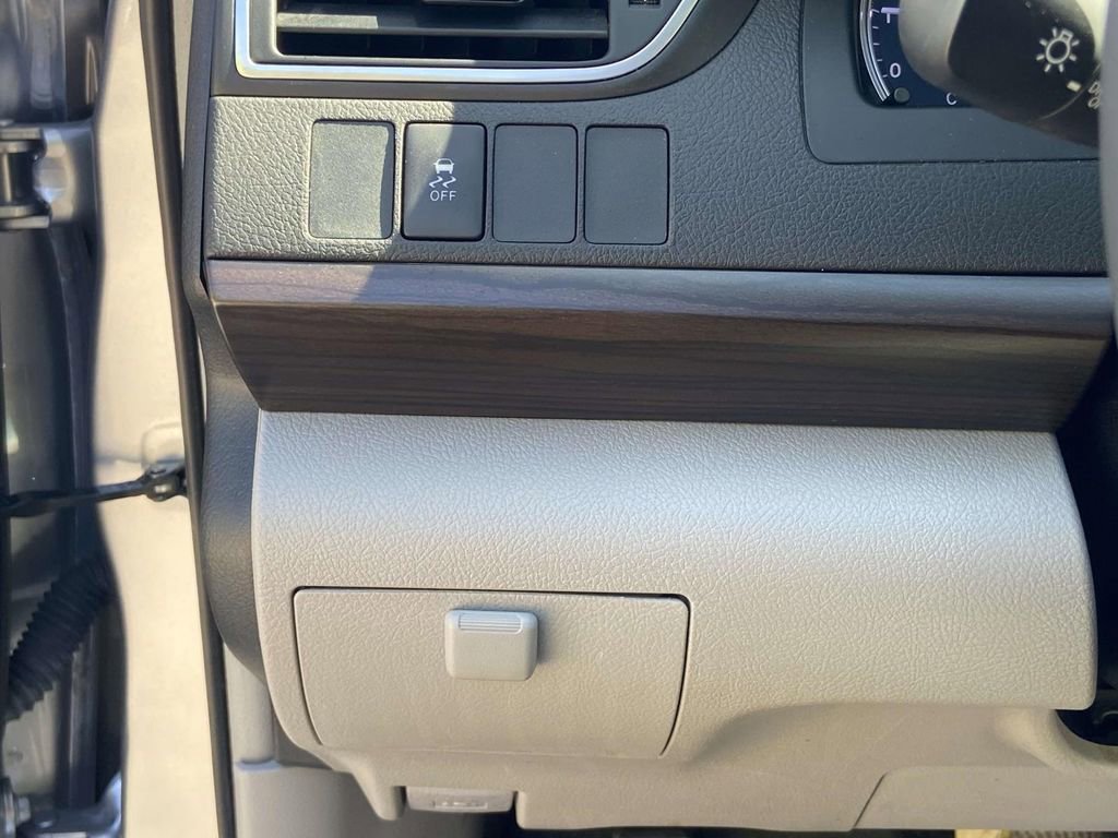 Used 2017 Toyota Camry XLE image 28