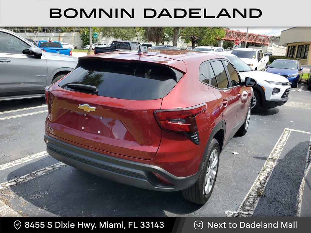 Used 2025 Chevrolet Trax LS image 4
