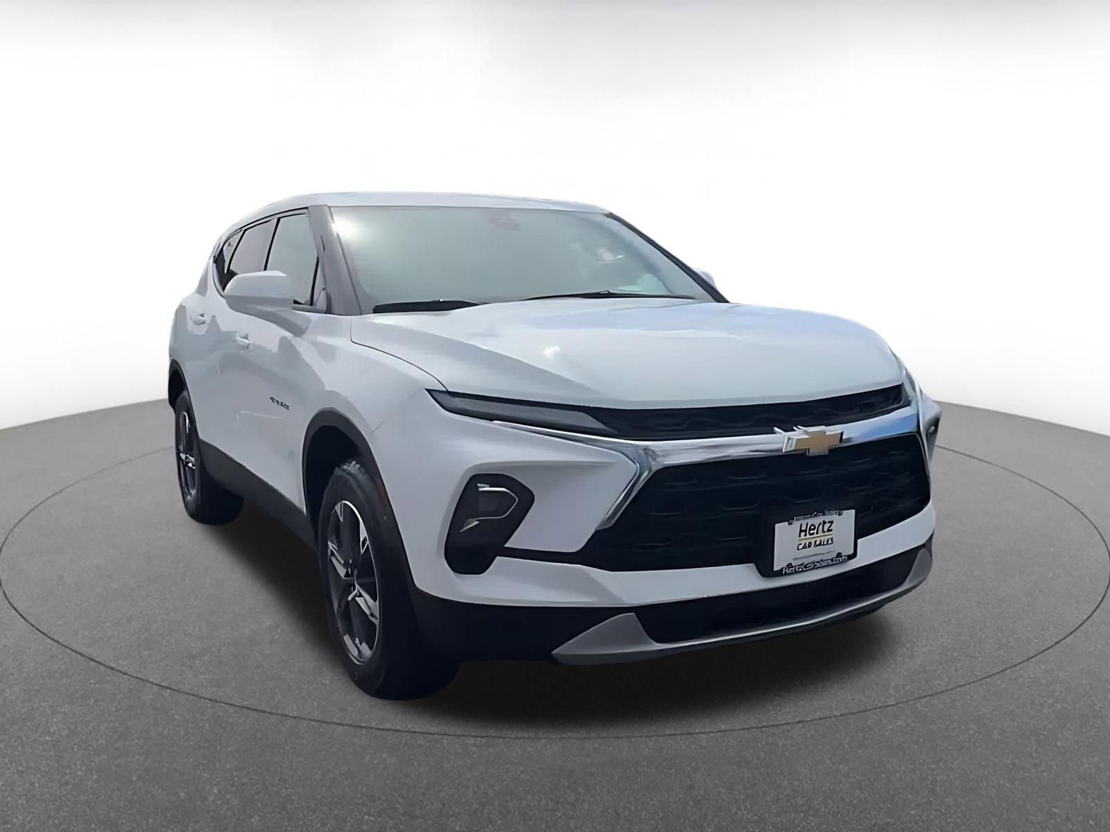 Used 2025 Chevrolet Blazer LT image 3
