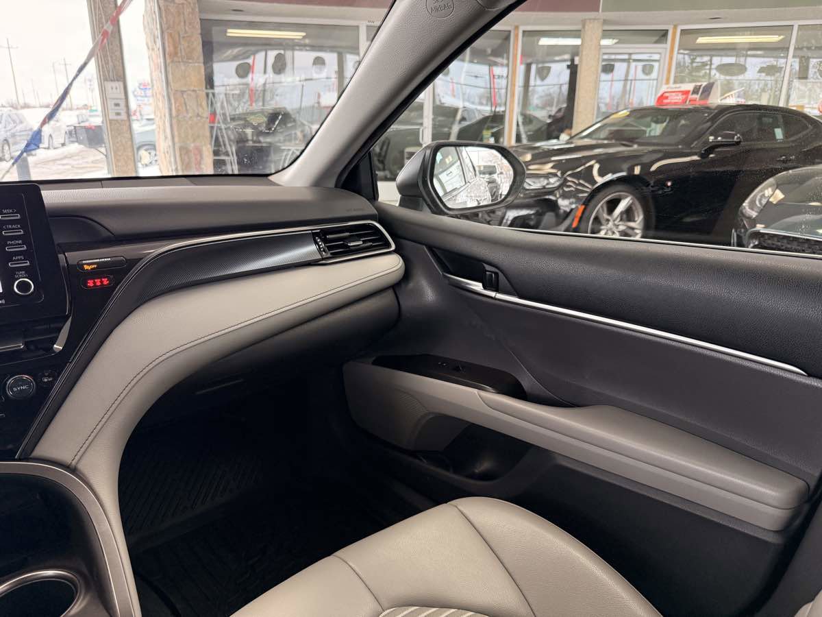 Used 2023 Toyota Camry SE AWD/4WD image 42