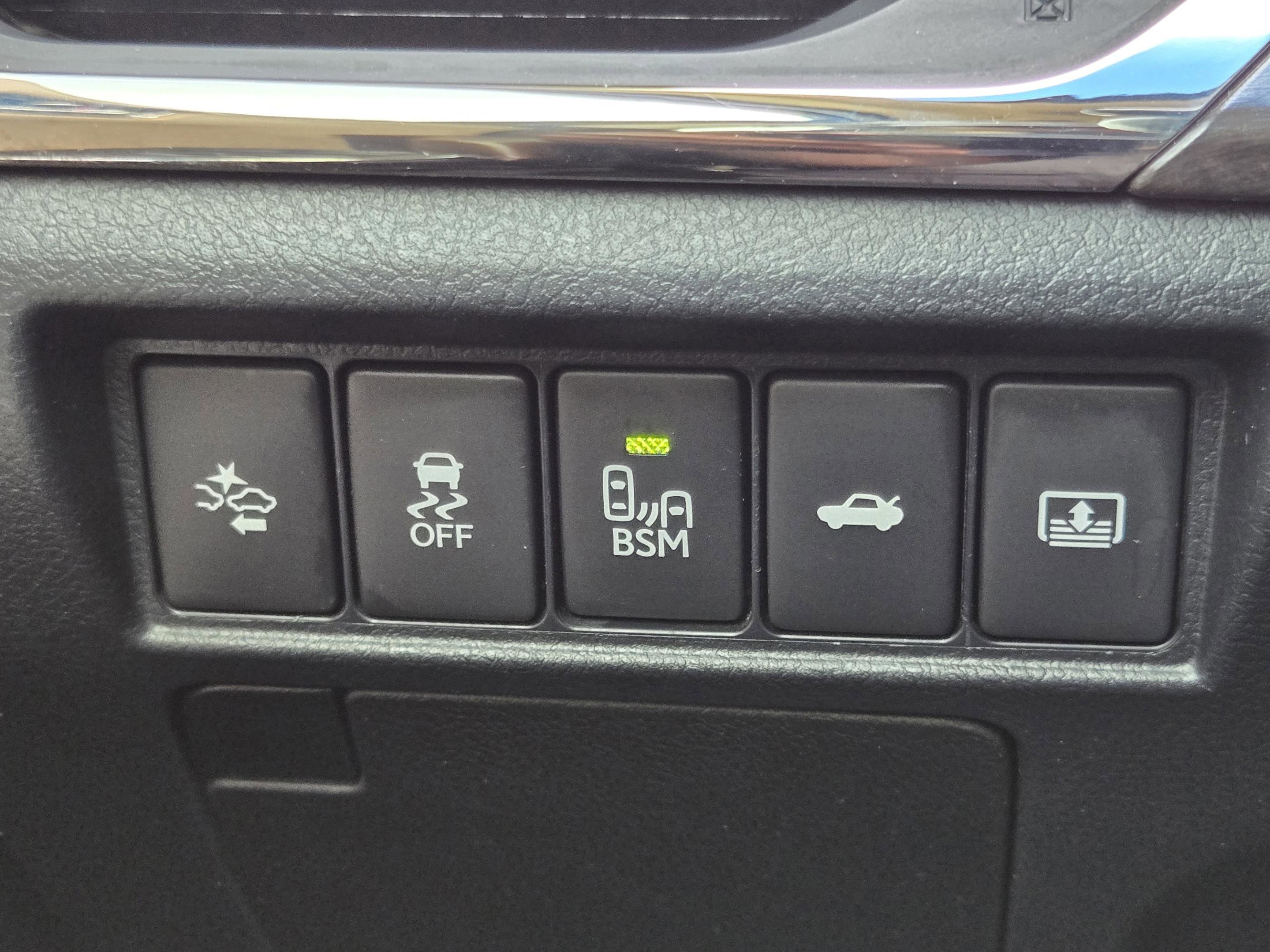 Used 2018 Toyota Avalon Limited FWD image 17