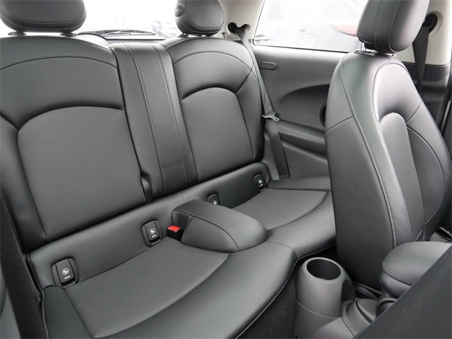 Used 2018 MINI Cooper 2-Door Hardtop w/ Cold Weather Package image 21