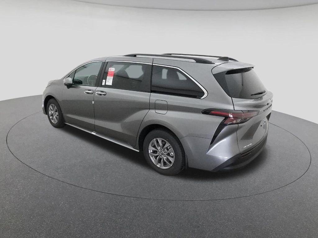 New 2026 Toyota Sienna XLE image 5