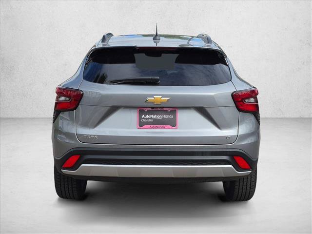 Used 2025 Chevrolet Trax LT FWD image 7