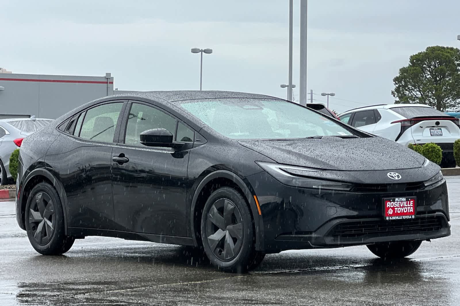 Used 2024 Toyota Prius LE FWD image 5