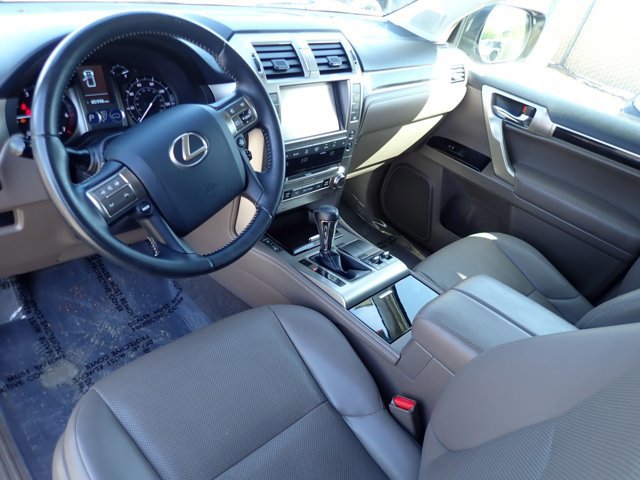 Used 2017 Lexus GX 460 w/ Navigation Package image 10