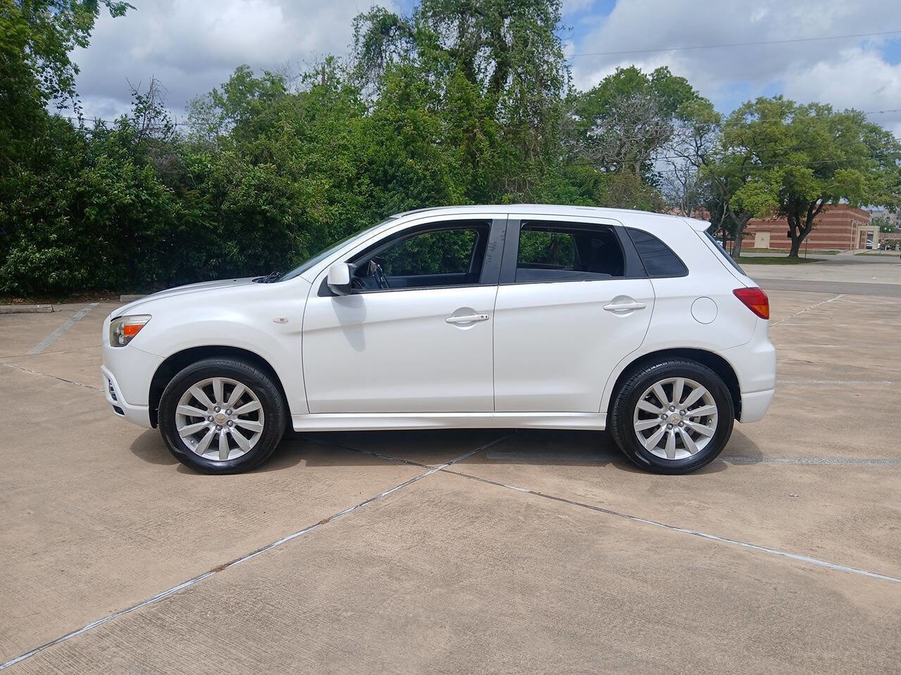 Used 2011 Mitsubishi Outlander Sport SE FWD image 4