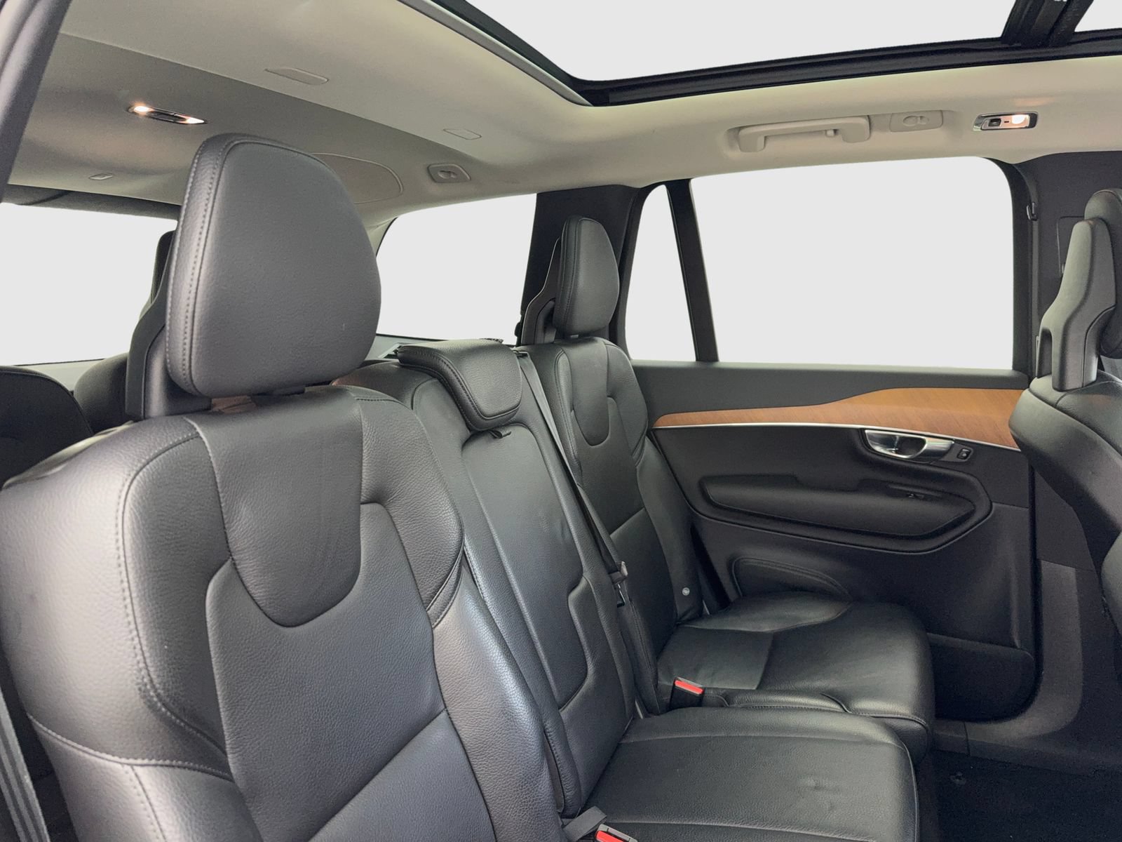Used 2021 Volvo XC90 T6 Momentum w/ Protection Package Premier AWD/4WD image 47