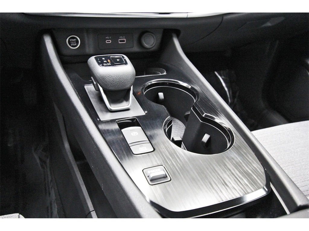 Used 2023 Nissan Rogue SV image 24