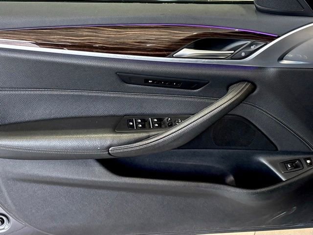 Used 2019 BMW 530e w/ M Sport Package image 19