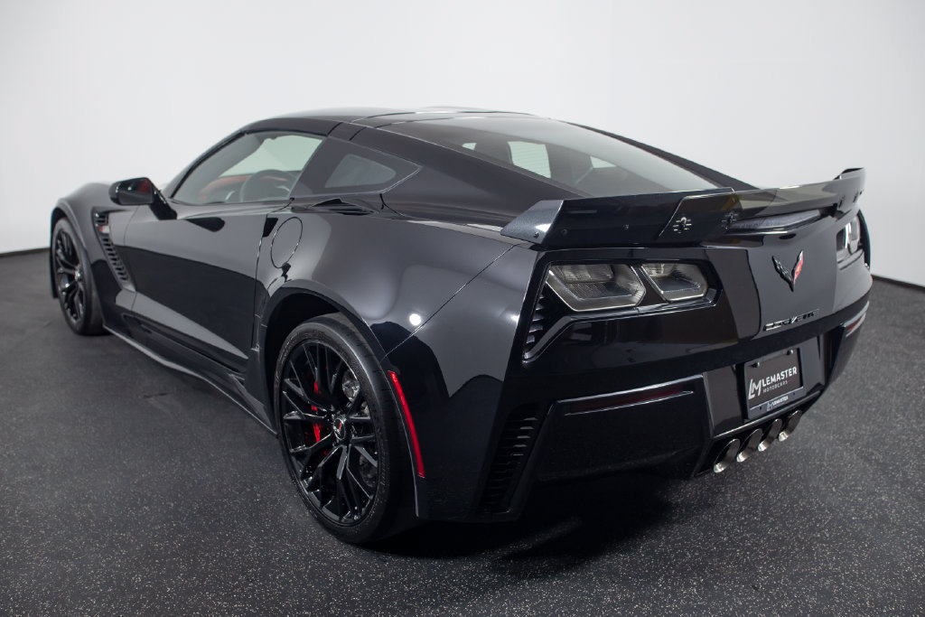 Used 2015 Chevrolet Corvette Z06 w/ 3LZ Preferred Equipment Group RWD image 11