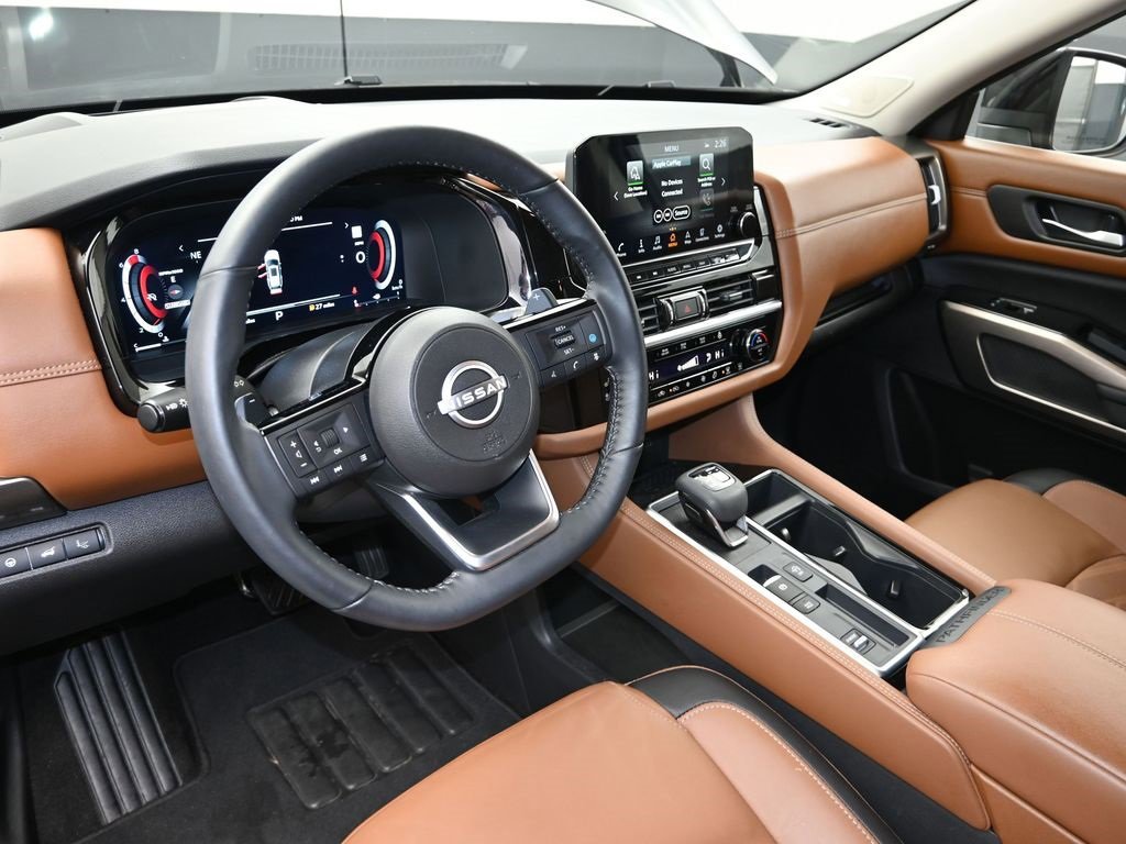 Used 2024 Nissan Pathfinder Platinum w/ Cargo Package image 18