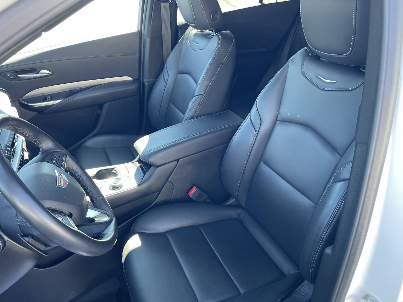 Used 2025 Cadillac XT4 Premium Luxury AWD/4WD image 3