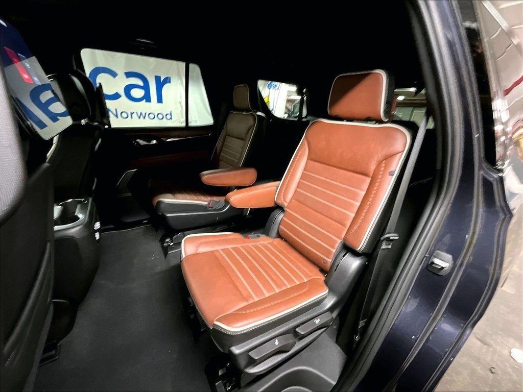 Used 2023 GMC Yukon Denali Ultimate AWD/4WD image 15