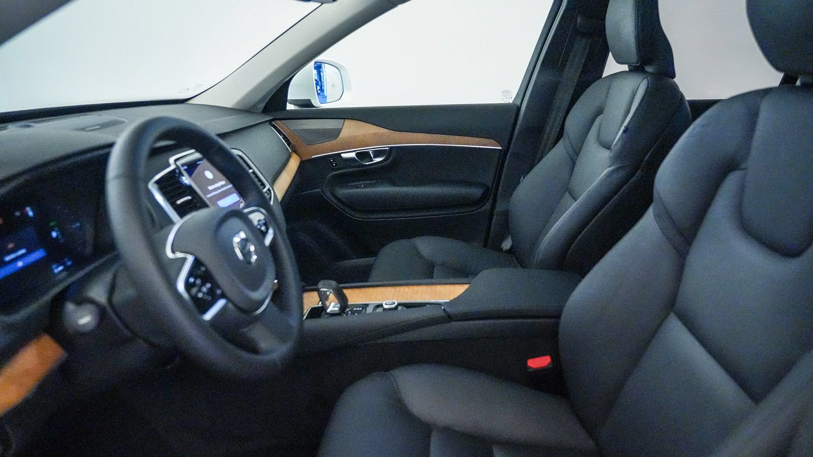 Certified 2024 Volvo XC90 T8 Plus w/ Protection Package Premier AWD/4WD image 19