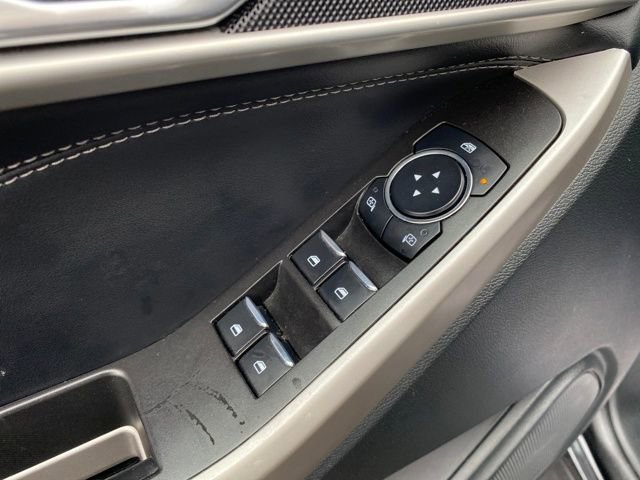 Used 2023 Ford Explorer XLT AWD/4WD image 17