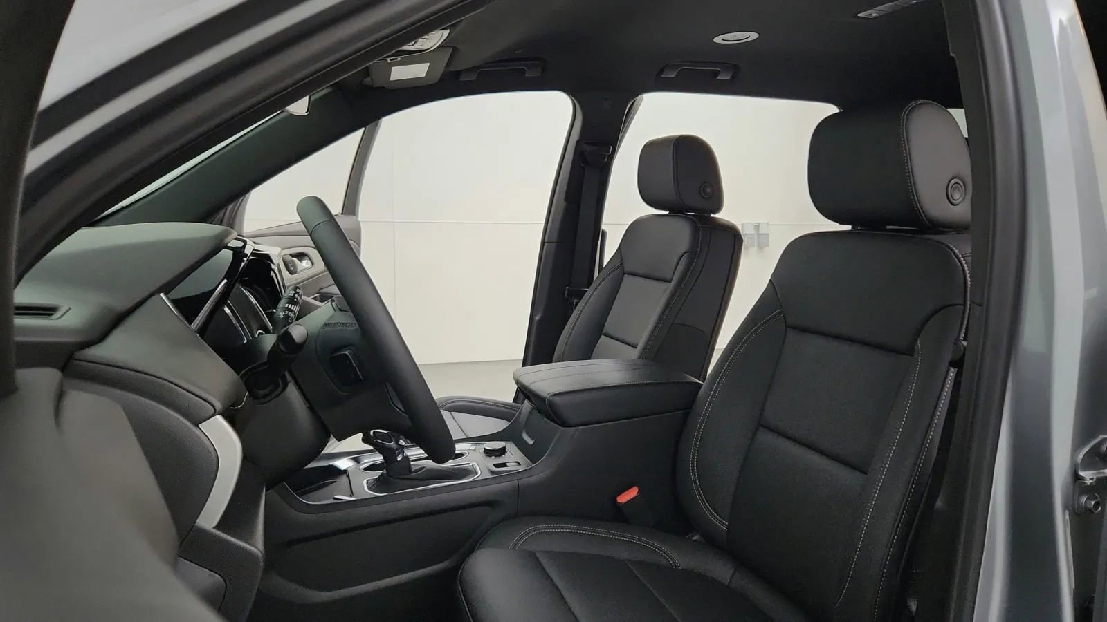 Used 2023 Chevrolet Traverse LT image 47