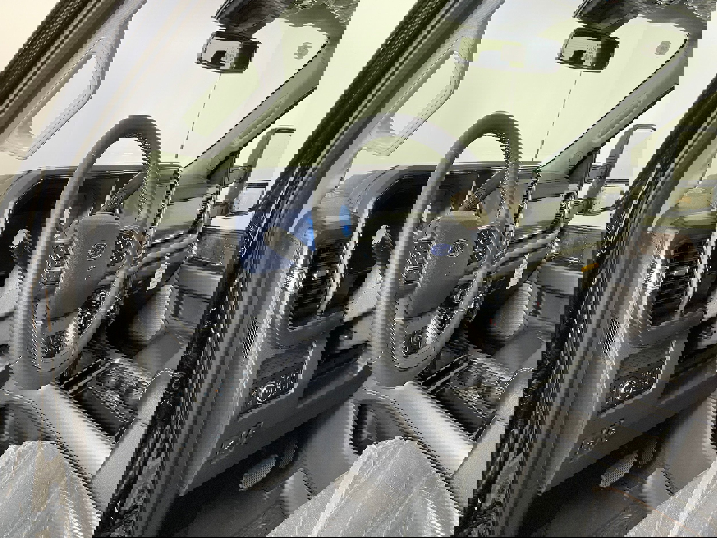 New 2026 Ford F250 4x4 Crew Cab Super Duty image 2