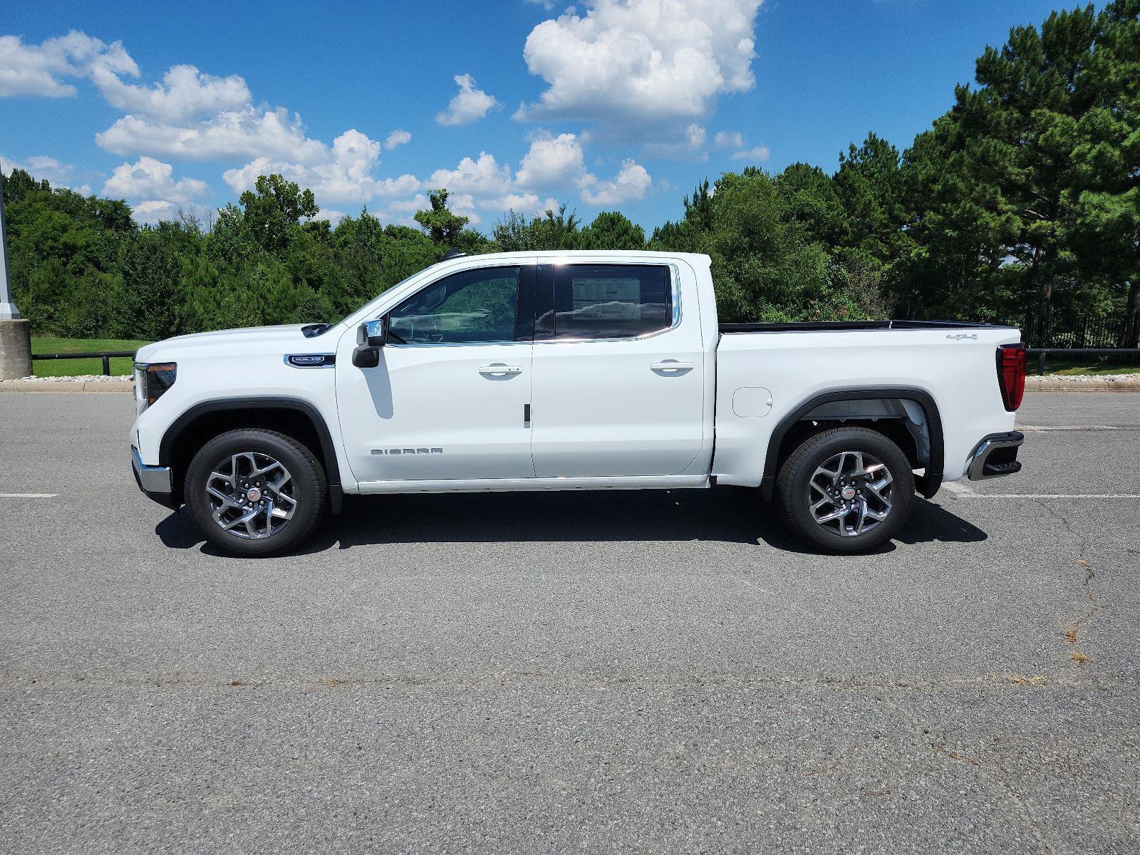 New 2026 GMC Sierra 1500 SLE AWD/4WD image 2