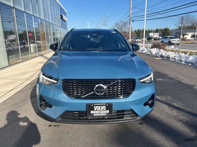 Certified 2025 Volvo XC40 B5 Plus image 7