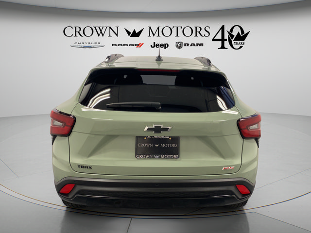 Used 2024 Chevrolet Trax RS w/ Sunroof Package FWD image 13