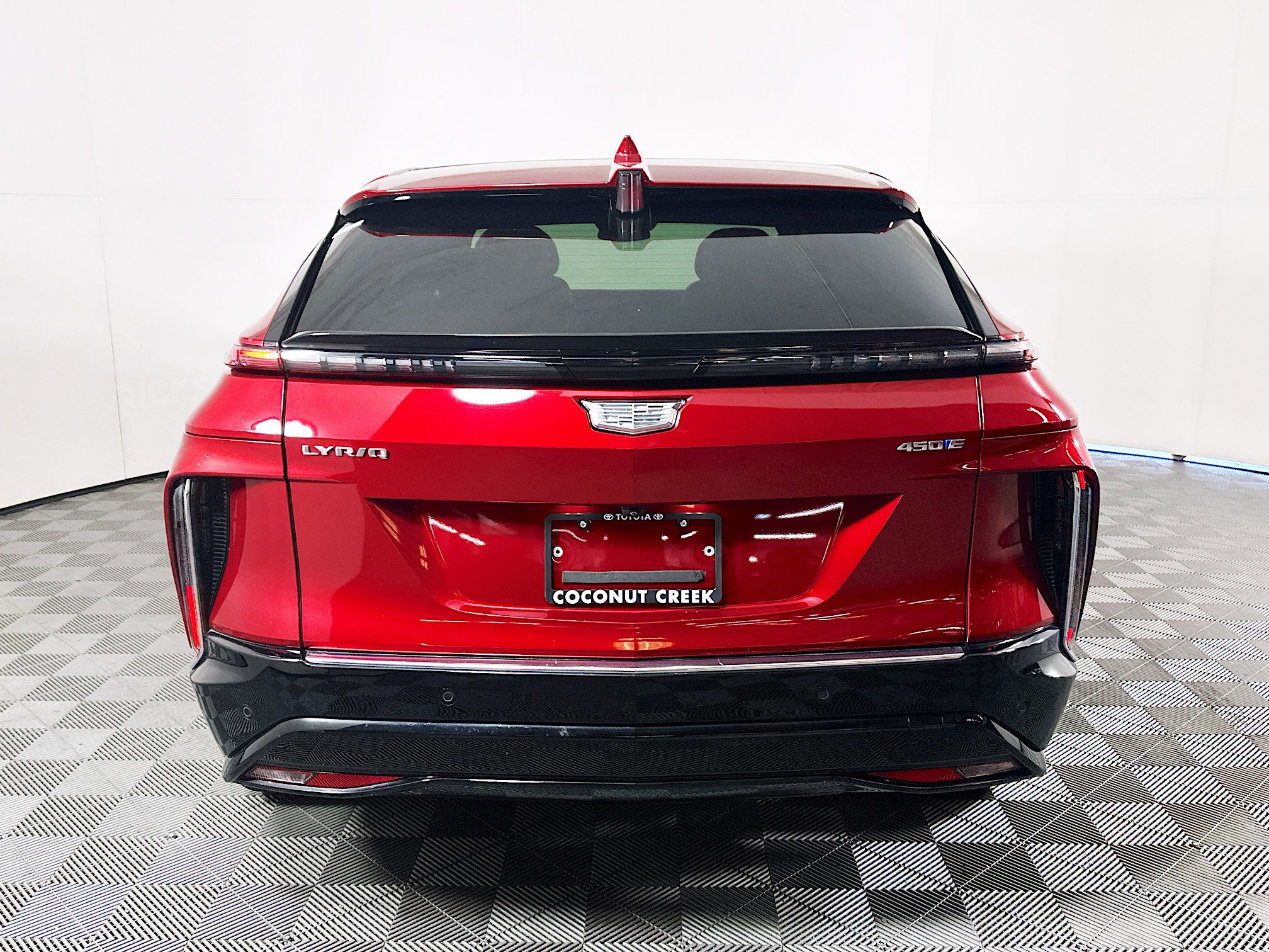 Used 2024 Cadillac Lyriq Luxury RWD image 4