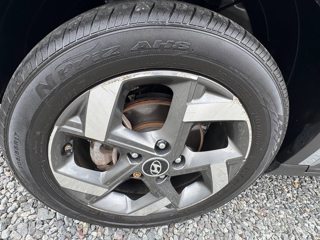 Used 2023 Hyundai Venue SEL image 28