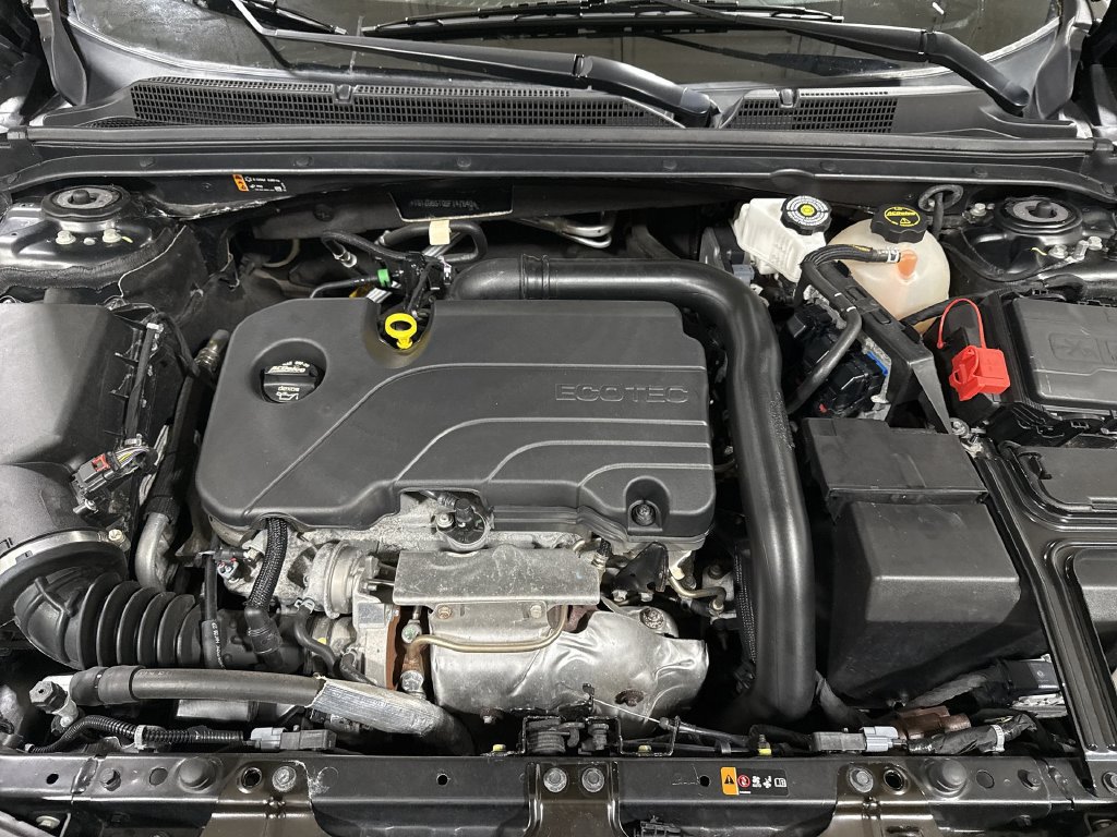 Used 2025 Chevrolet Malibu LT FWD image 24