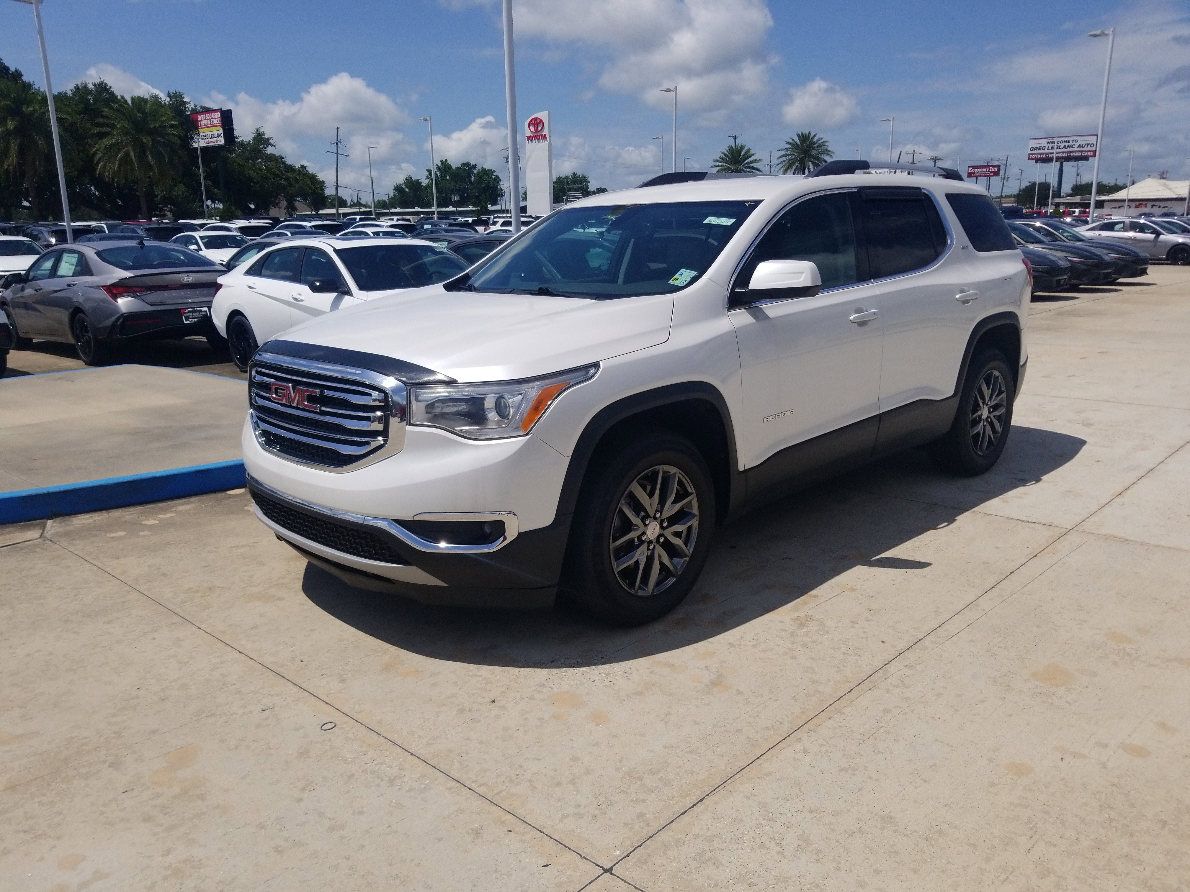 Used 2018 GMC Acadia SLT FWD image 3