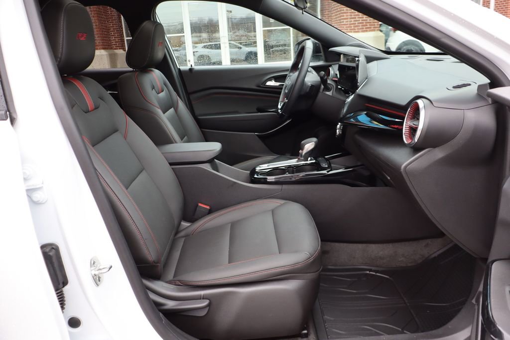 Used 2025 Chevrolet Trax RS w/ Sunroof Package image 44
