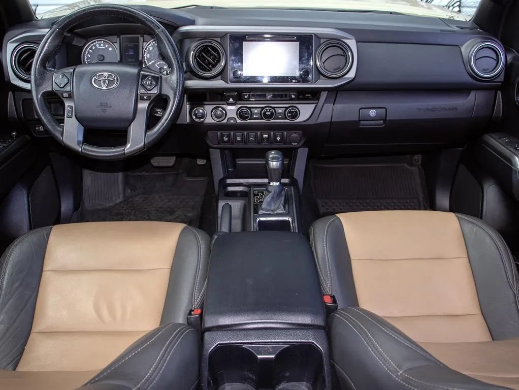 Used 2017 Toyota Tacoma TRD Sport w/ Premium & Technology Package AWD/4WD image 18