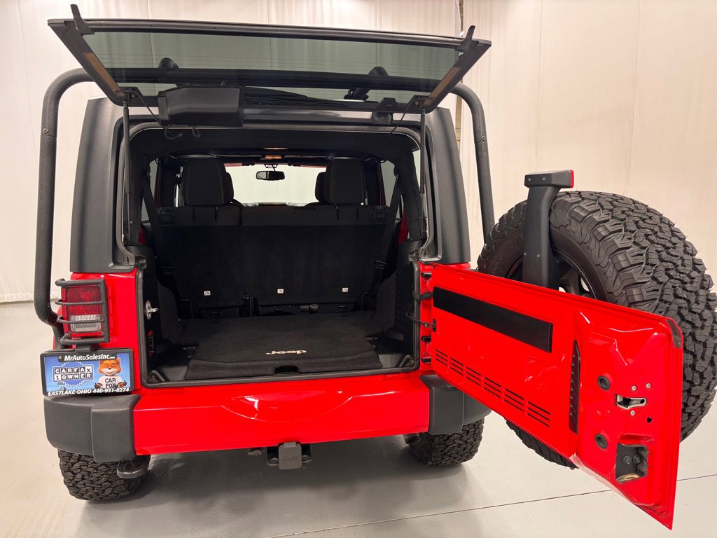 Used 2016 Jeep Wrangler Unlimited Sahara w/ Connectivity Group image 28