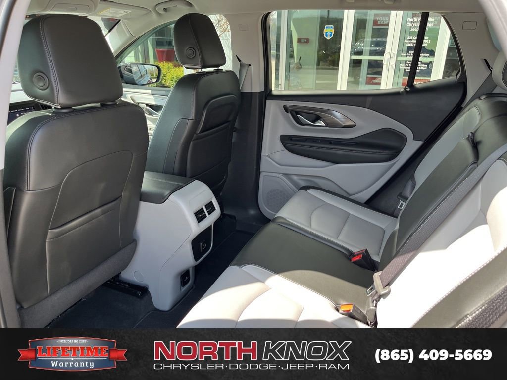 Used 2024 GMC Terrain SLT AWD/4WD image 16