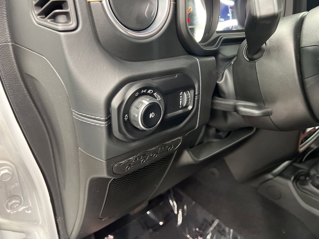 Used 2024 Jeep Wrangler Sahara image 17