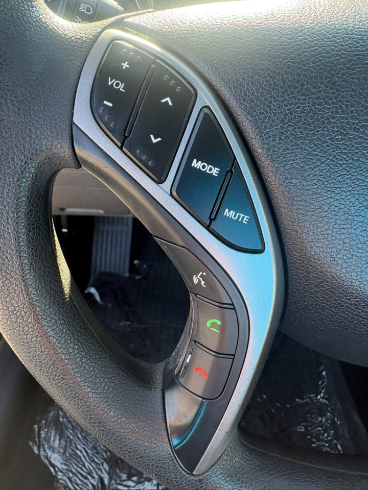 Used 2013 Hyundai Elantra GLS w/ Preferred Pkg image 13