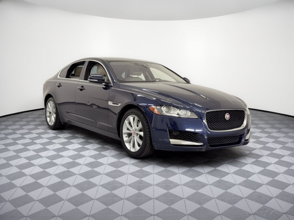Used 2018 Jaguar XF Premium RWD image 7