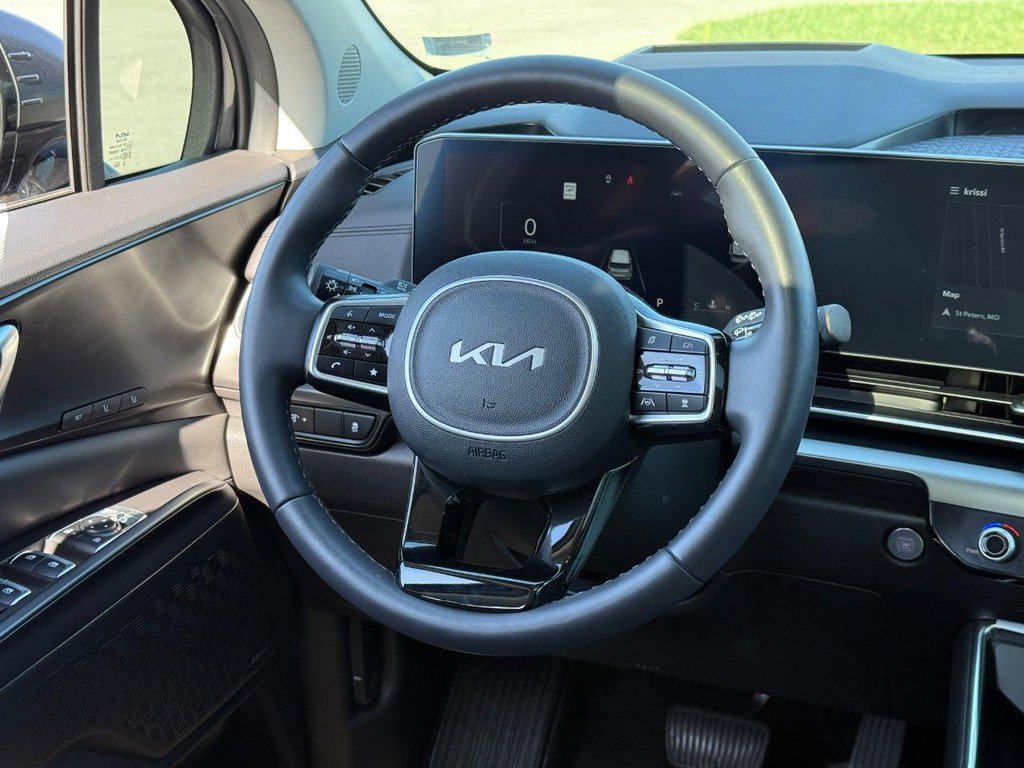 Used 2025 Kia Carnival SX Prestige image 13