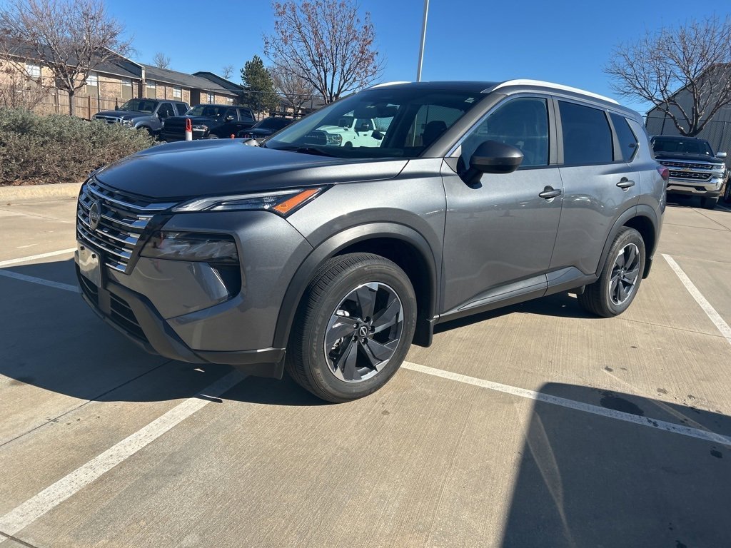 Used 2024 Nissan Rogue SV w/ SV Premium Package image 2