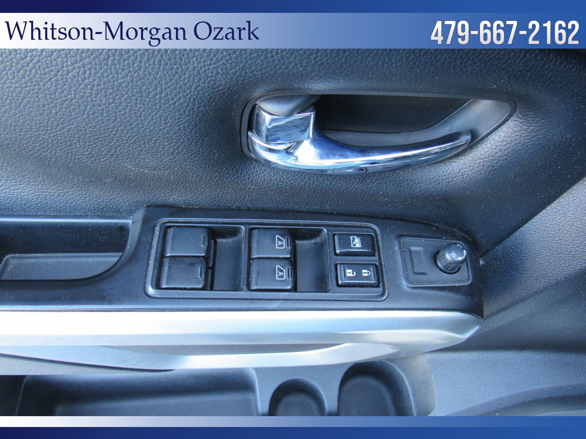 Used 2018 Nissan Titan SV w/ SV Convenience Package image 29