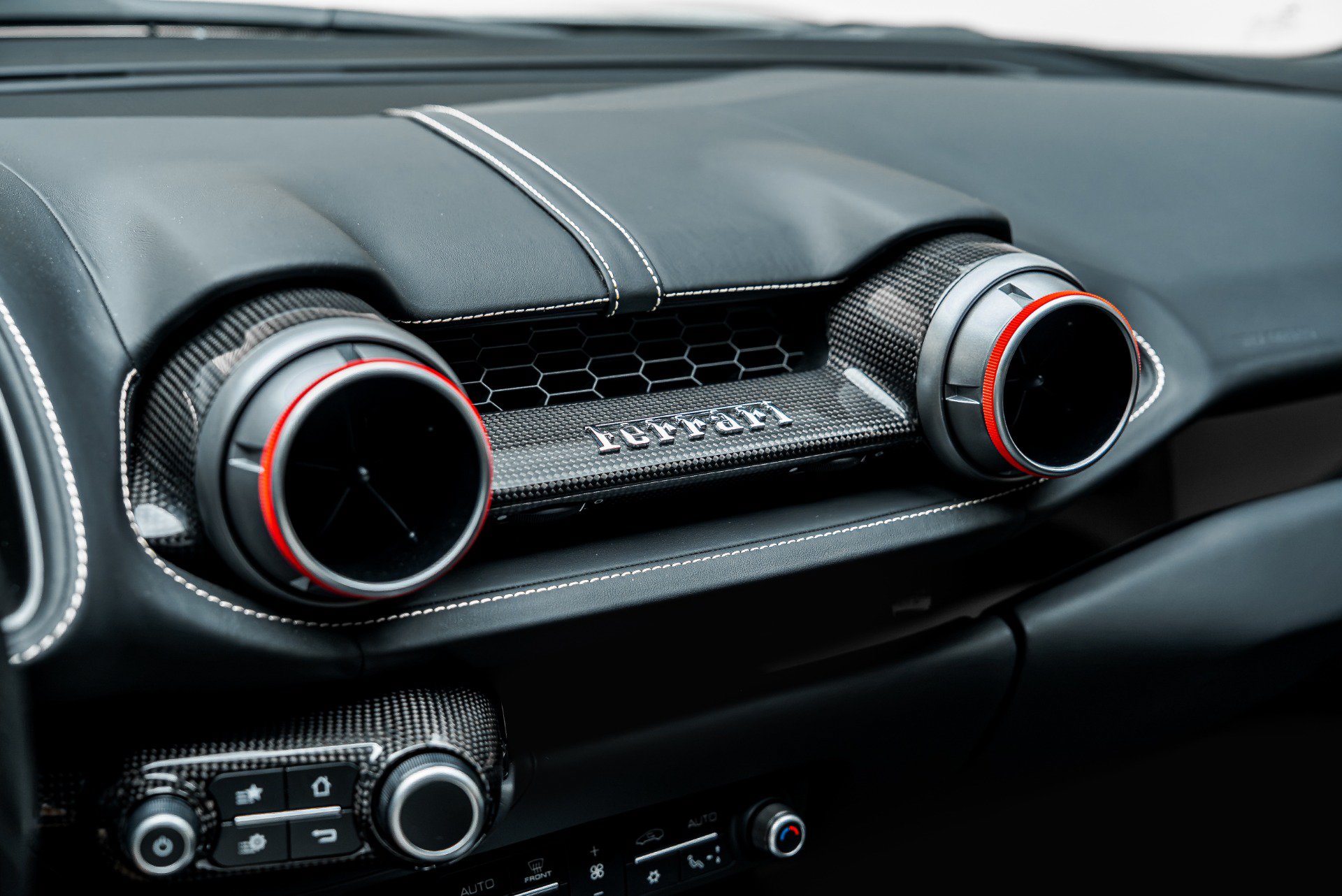 Used 2019 Ferrari 812 Superfast RWD image 46