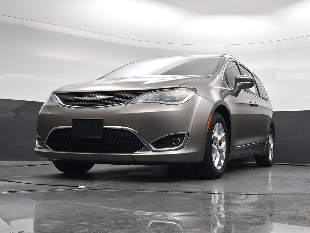Used 2017 Chrysler Pacifica Touring-L w/ Tire & Wheel Group FWD image 41