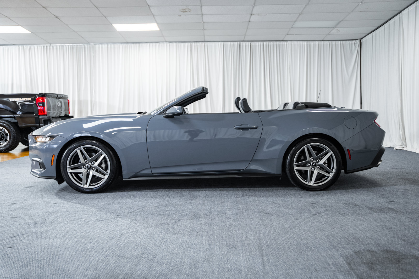 Used 2024 Ford Mustang Convertible RWD image 22
